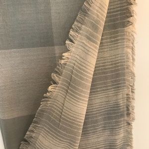 Reversible Gray & White Scarf